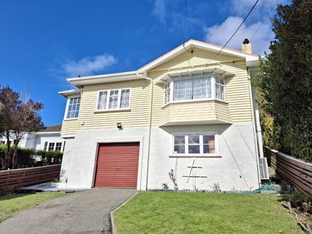Spacious, Sunny 3-Bedroom Home in Prime Karori Location - Photo 3