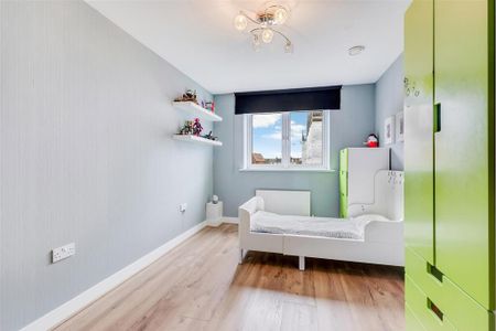 4 bedroom semi-detached house to rent - Photo 5