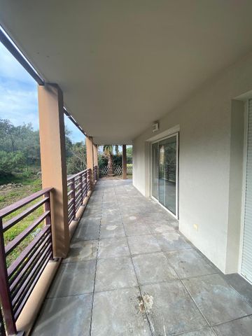 Location Appartement 3 pièces 70m² FREJUS 83600 - Photo 5