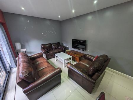 1 bedroom in a house share to rent - Photo 2