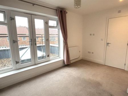 3 bedroom semi-detached house to rent - Photo 4