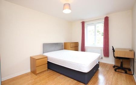 *** STUDENT PROPERTY *** A fantastic 5 bedroom house right next to UWE. Spacious and furnished, this house is perfect for students wanting to be close to UWE. Bills not included. - Photo 2