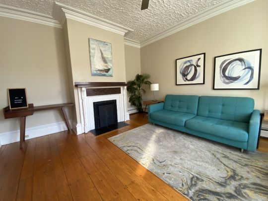 2315 Clifton – 2 BR 1 BATH NORTH END FLAT WITH PARKING AND LAUNDRY AVAILABLE FEB 1 2026! - Photo 1