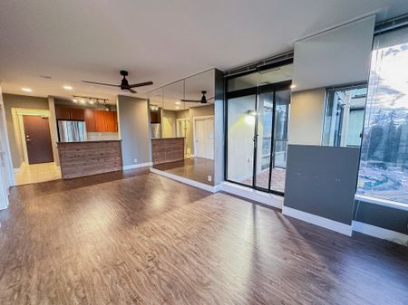 Bright 2 Bedroom Condo In Victoria Hill With Ac & Underground Parking - Photo 5