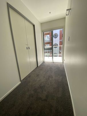 Modern 2-Bedroom Apartment in St Lukes - Photo 1