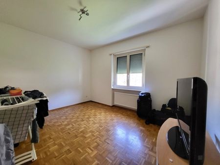 Apartment top Floor Renovated 3 bedrooms - Photo 5