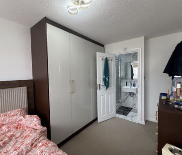 Slattenham Close - Photo 3