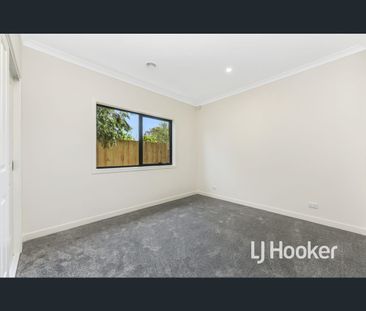 4/15 Ainsleigh Court, Cranbourne, Vic 3977 - Photo 4