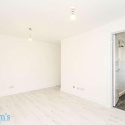 Helm Close, Snape Wood, NG6 - Photo 1