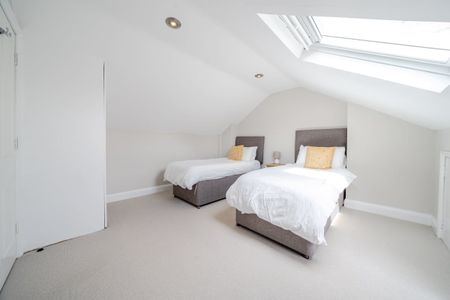 4 bedroom end of terrace house to rent - Photo 4