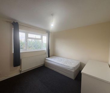 5 bedroom semi-detached house to rent - Photo 4