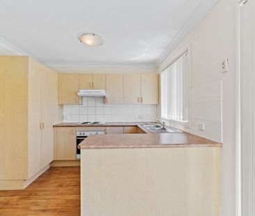 Large Three bedroom with air conditioning in selective school zone - Photo 5