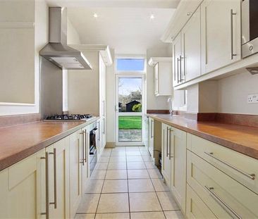 4 bedroom semi-detached house to rent - Photo 6