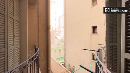 barcelona, Catalonia 08015 - Photo 2