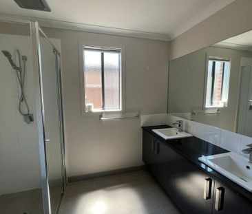 46 Tankard Drive, Cranbourne VIC - Photo 5