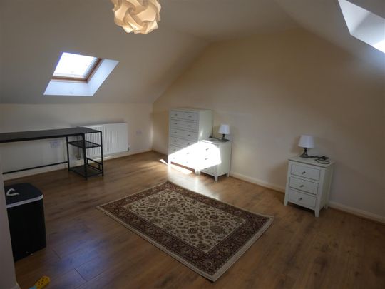 2 bed flat to rent in Shields Road Newcastle upon, Newcastle Upon Tyne, NE6 - Photo 1