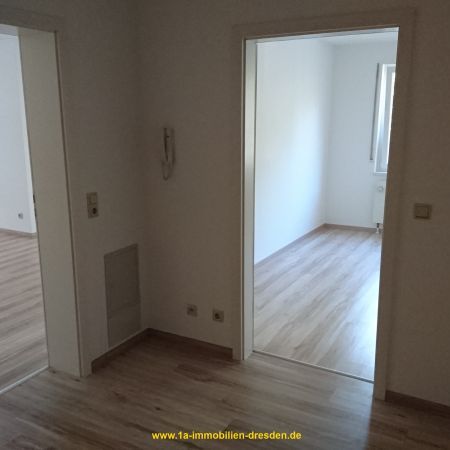 - 2 - Raum Whg. mit Balkon in DD - Plauen - Photo 3