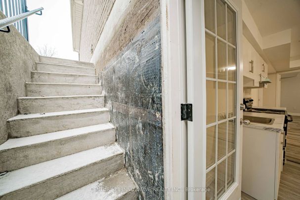 Detached Home For Lease | E9039489 - Photo 1