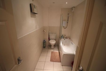 1 Bed Flat, Cardigan Road, LS6 - Photo 4