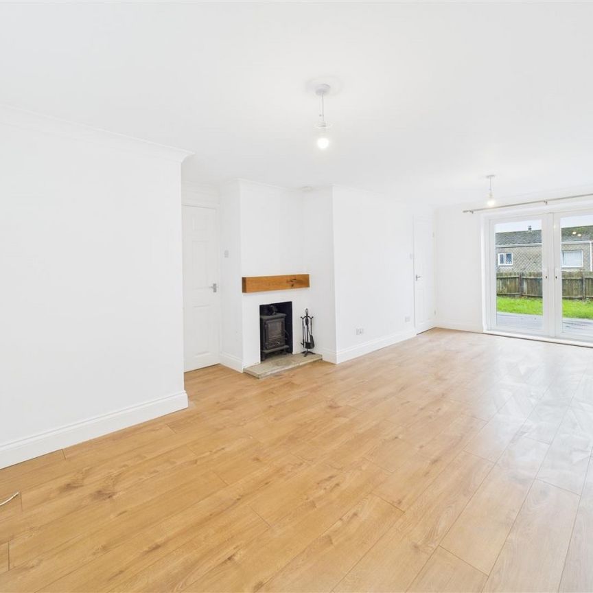 3 bedroom Semi-detached house to rent - Photo 1