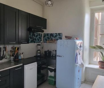 Beautiful 4.0 room apartment in an old building - Photo 2