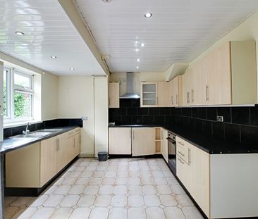 3 Bedroom - Photo 6