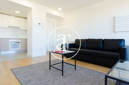 One-bedroom penthouse for temporary rent with a terrace near Puerta de Atocha Station - Photo 2