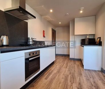 1 bedroom in a flat share to rent - Photo 2