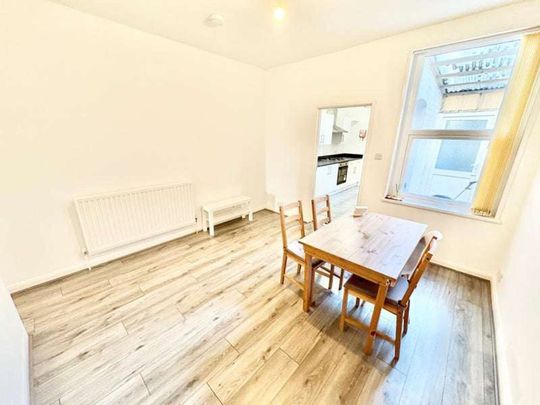 ⭐⭐ Modern 4 Bedroom House – Coventry City Centre ⭐⭐ Room 1 - Photo 1