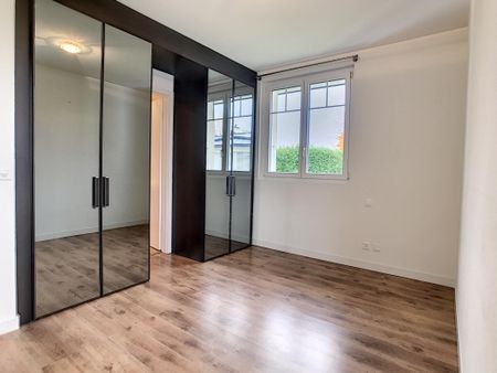 Superb ground floor with private garden in secure residence - Photo 5