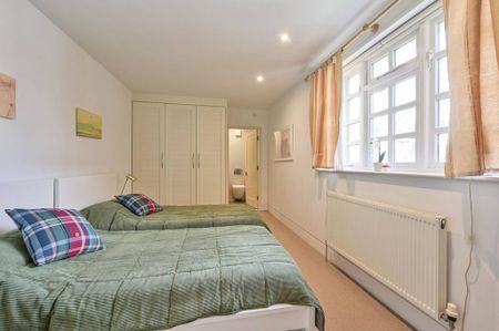 2 bedroom end of terrace house to rent - Photo 4