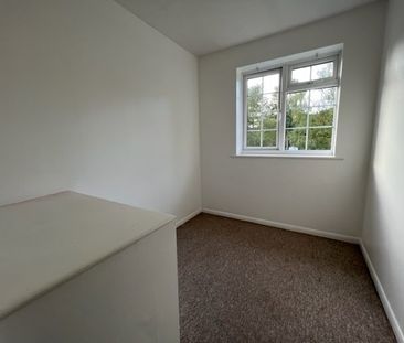 Sandy Lane, Farnborough, GU14 - Photo 6