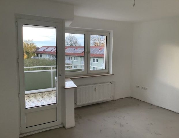 Attraktiv! Teilrenovierte 3 Zimmer-Wohnung mit Dusche - Photo 1