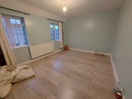 4 bedroom semi-detached house to rent - Photo 3