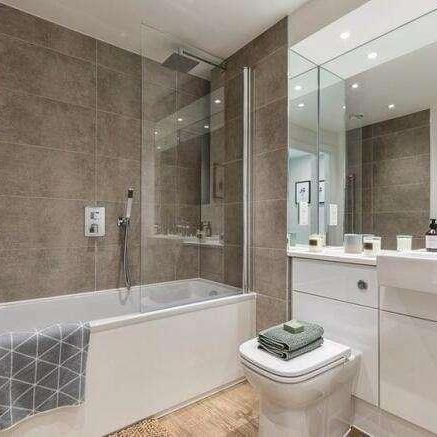 High Street, Staines-upon-thames, TW18 - Photo 1