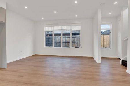 “Bright & Stylish Living” - Photo 2