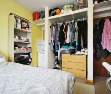 3 bedroom end of terrace house to rent - Photo 2