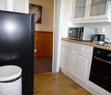 2 bedroom flat to rent - Photo 2