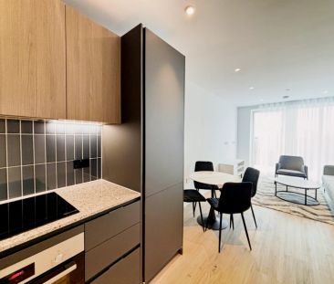 2 Bedroom 2 Bathroom Flat18 - Photo 5