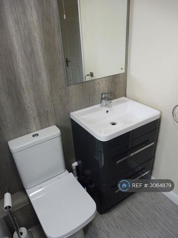 2 bedroom semi-detached house to rent - Photo 4