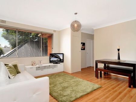 Stylish Two Bedroom Unit With Balcony - Photo 3