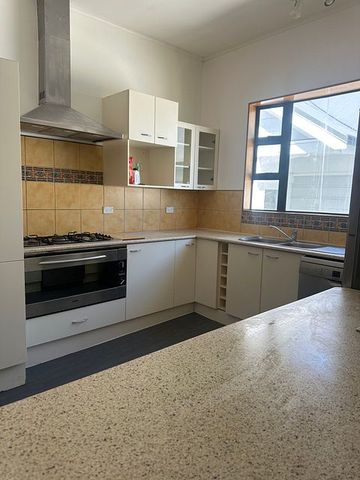 3+1 bedroom house in Island Bay - Photo 3