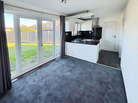 4 bedroom semi-detached house to rent - Photo 4