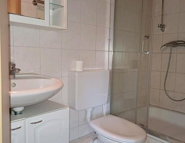 Schöne 2-Zimmer-Wohnung mit EBK im Zentrum von Bückeburg - Photo 1