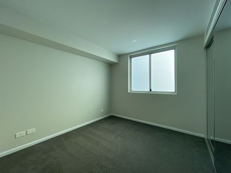 LUXURY LIVING WITH 3 BEDROOMS, STUDY & 2 CAR SPACES! - Photo 4