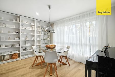 BEAUTIFULLY PRESENTED FAMILY HOME!!! - Photo 2