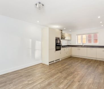 4 bedroom detached house to rent - Photo 3