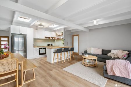 Spacious 3-Bedroom Home in highly sought after Glengowrie! - Photo 2