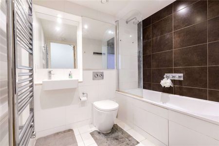 One bedroom, modern apartment close to Highbury & Islington Station. - Photo 3