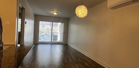 CONDO 4 1-2 + GRAND BALCON À LOUER - Photo 2